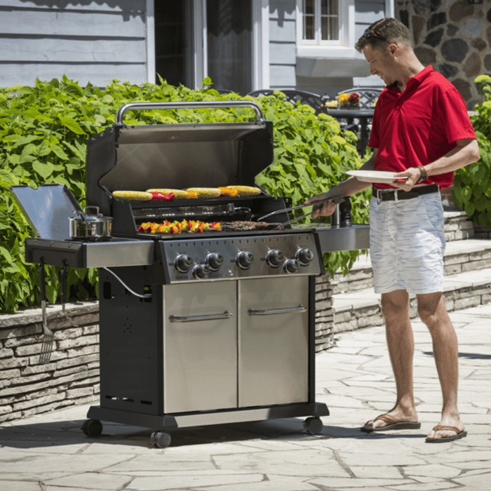 Broil King Baron™ S 590 Pro Infrared freestanding Gas Grill with Rotisserie & Sear Station